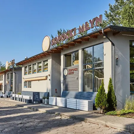 Metropolis Lodge