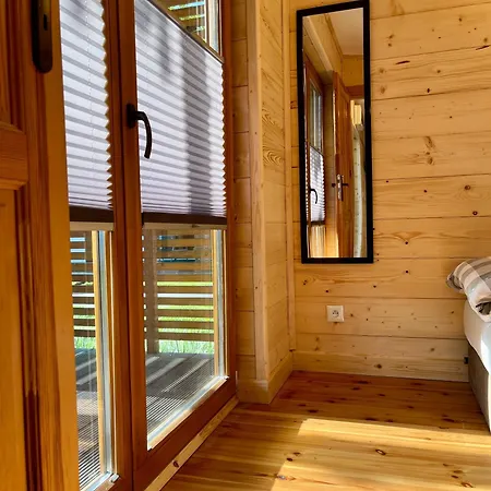 Metropolis Lodge *