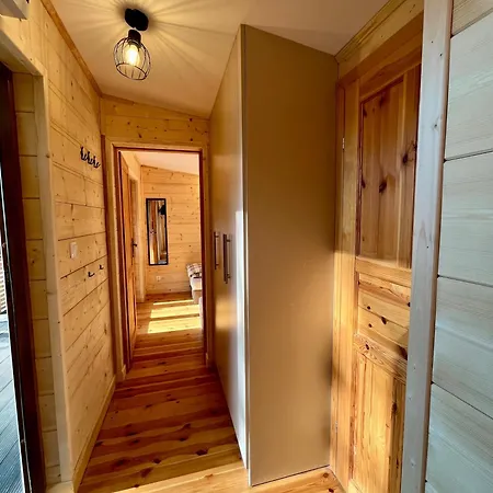 Деревянный коттедж Metropolis Сопот