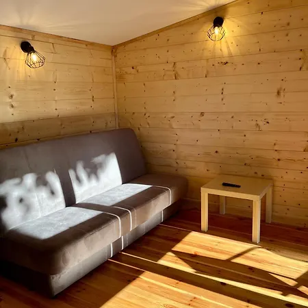 Metropolis Lodge *