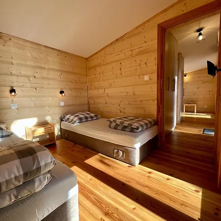 Metropolis Lodge *