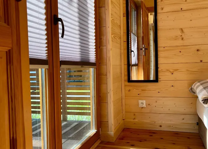 Metropolis Дерев'яний котедж *